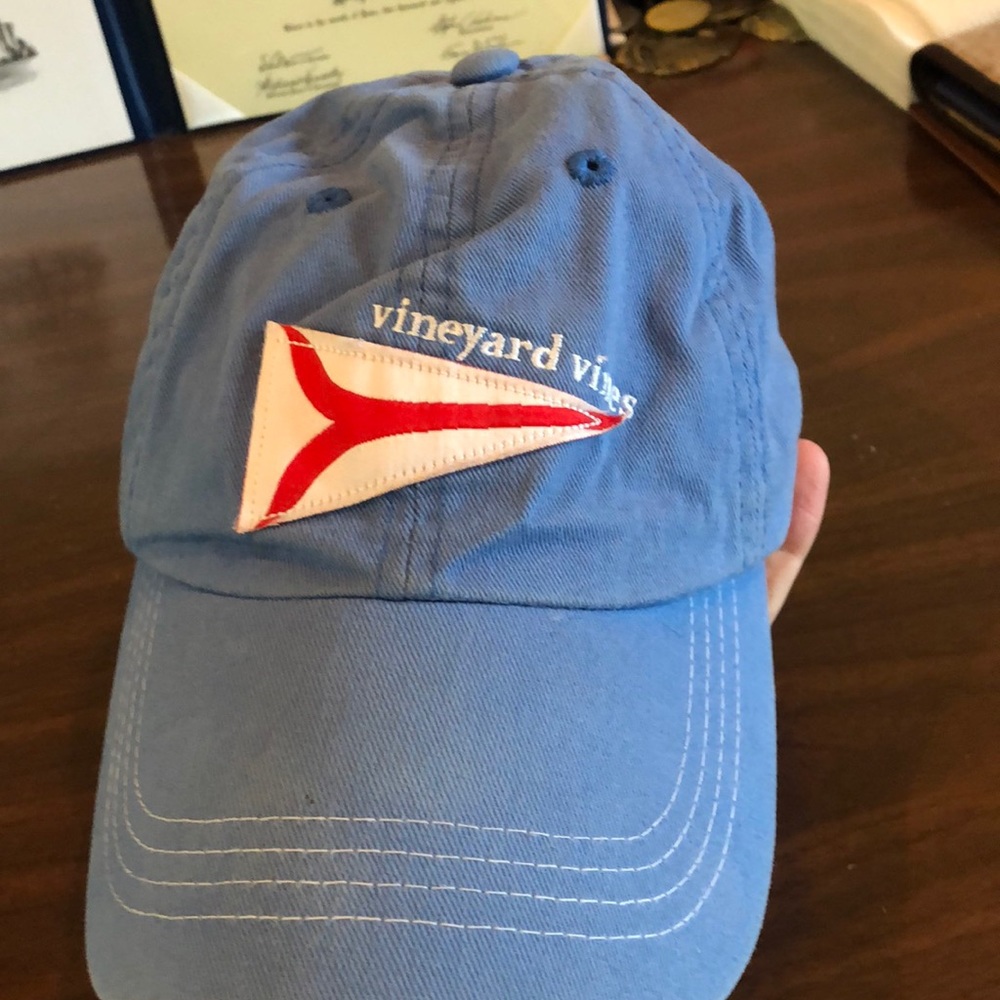 Gently used classic vineyard vines hat